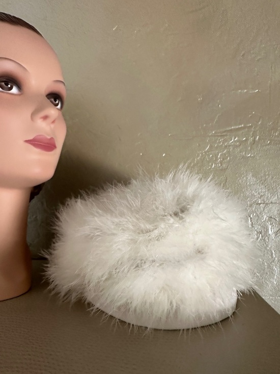 FLUFFY VINTAGE IVORY  COLOR MARABOU FEATHER TAM WITH STRETCH FABRIC HEADBAND main image 5